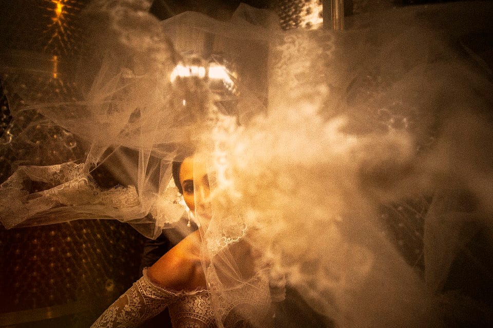 Bridal portrait with veil at Casa de Piedra vineyard, Ruta del Vino — golden hour