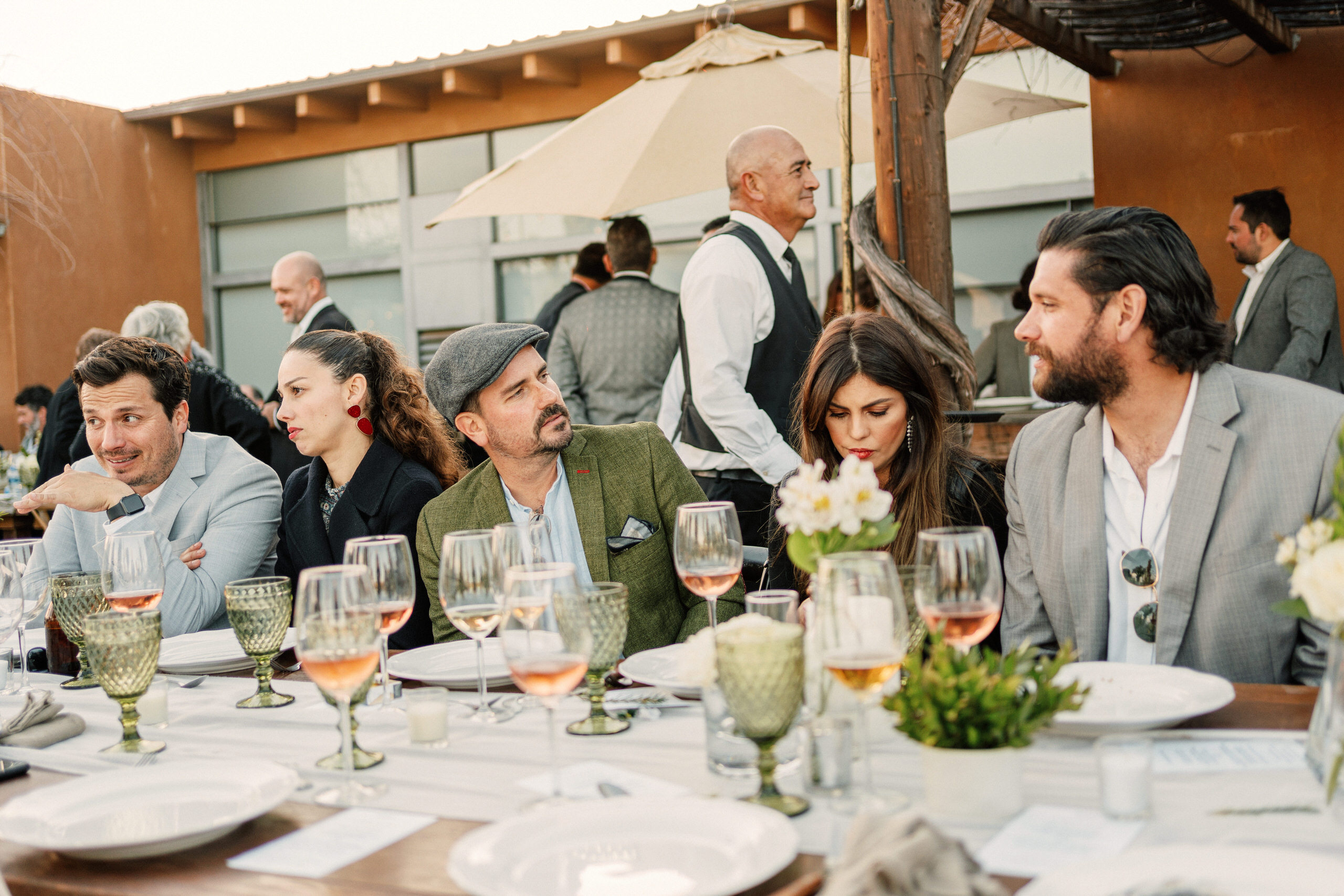 Communal table at the Denise and Alfredo wedding reception
