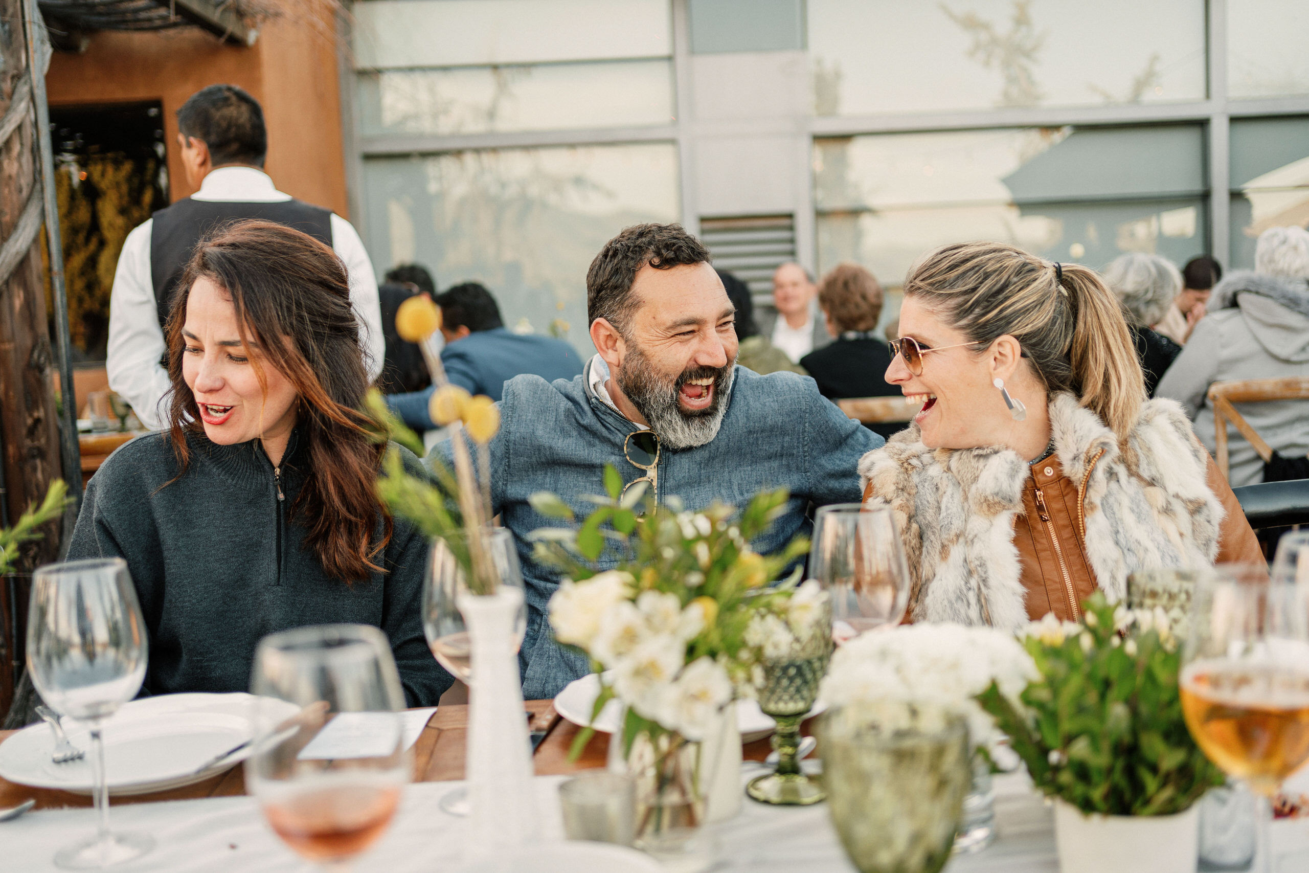 A plated dish at Denise and Alfredo's Casa de Piedra wedding, with Cristina Pino — enologist of Bodegas de Santo Tomás — on the right of the frame