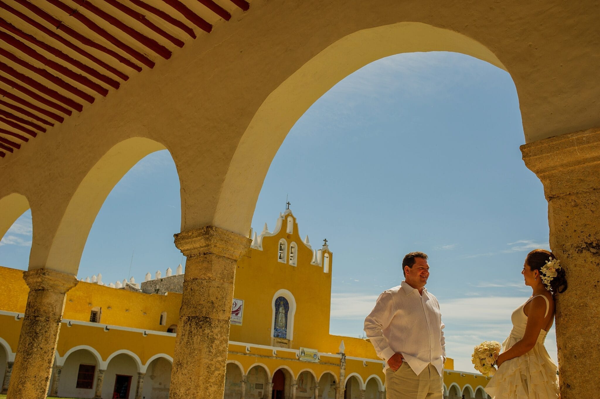 Ultimate Guide: Destination Wedding Photographer Mexico vs Local Expert