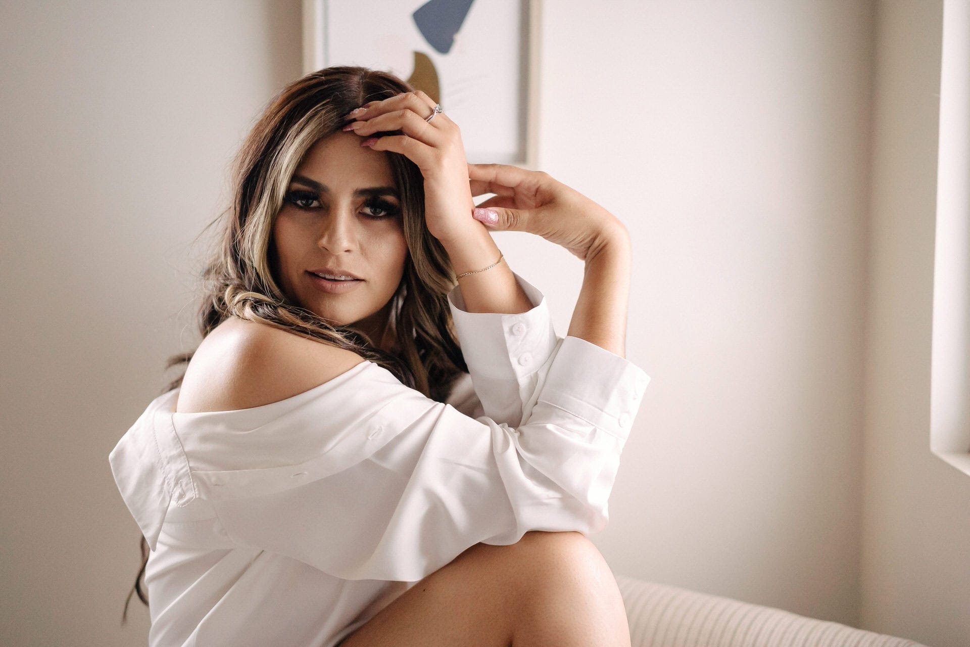 heavy makeup — the camera reads skin tone, not a contoured face | tight elastic clothing the night before — leaves marks the photograph sees clearly | rehearsed poses from Pinterest — the body locks when it tries to perform