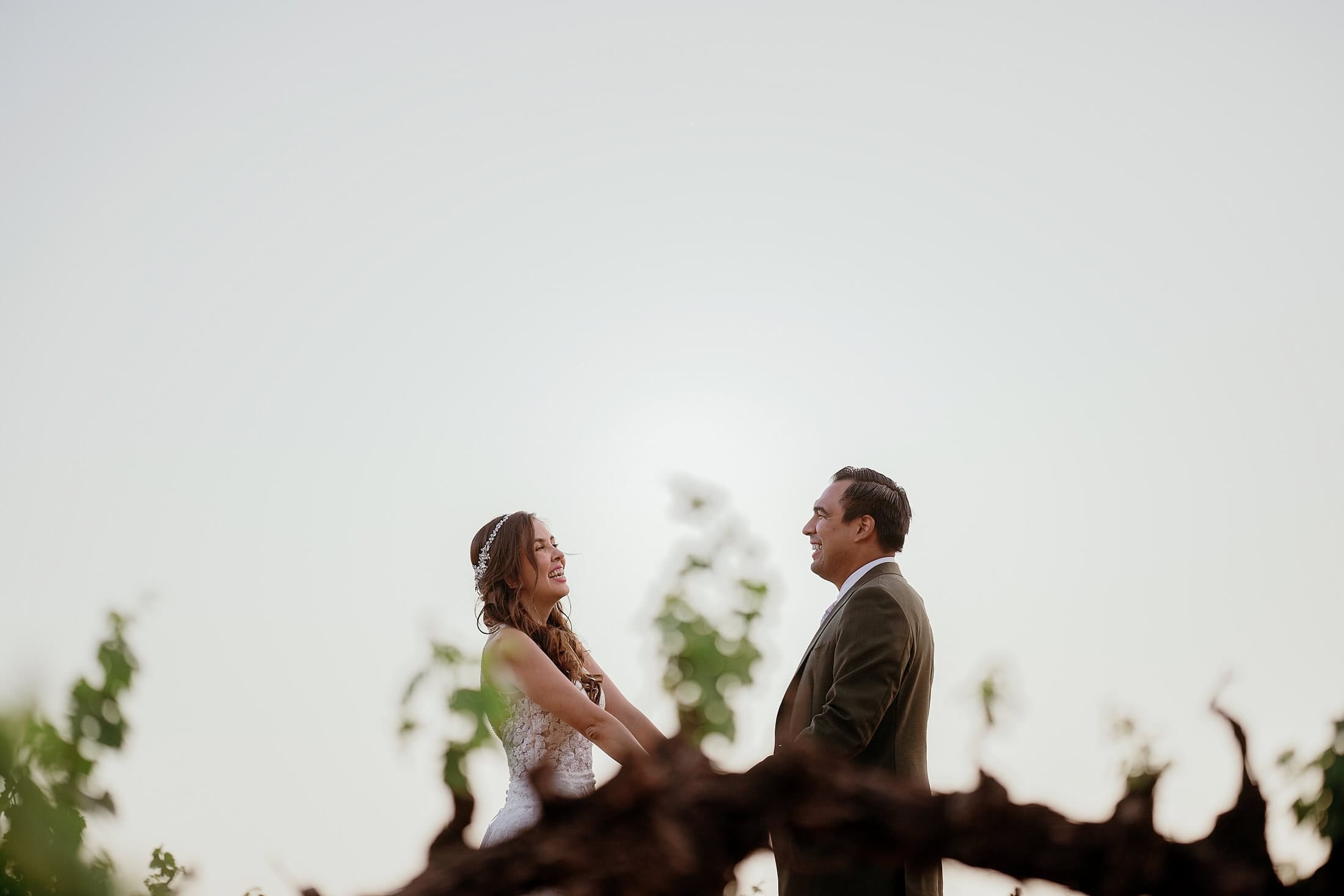 Joyful laughter at Monte Xanic vineyard — David Josué Photography