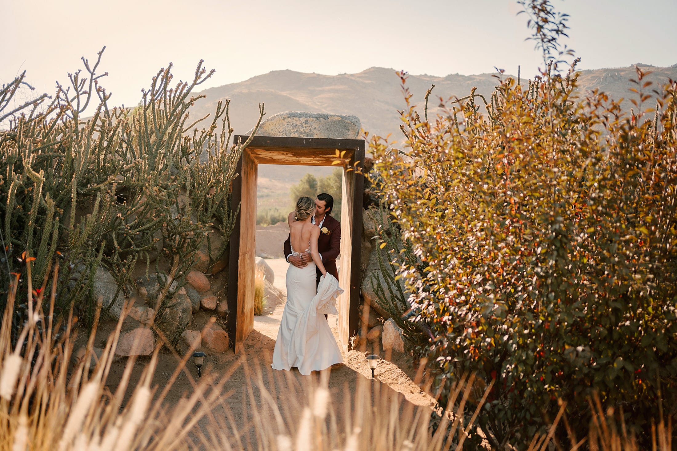 ceremony under the oak canopy | Casa 8 architectural lawn | Casa de la Montaña hillside view